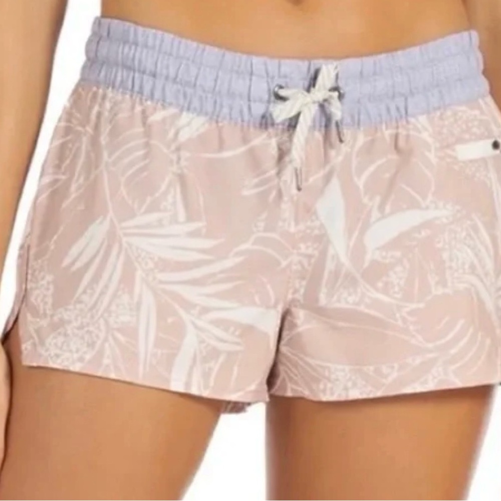 Vuori Pink Salt Rainforest Clementine Shorts Size Large - Picture 3 of 3